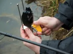 Carp Spirit - 2 In 1 Key Tool -Carp Fishing Rods Verkoop Winkel cs inox 2 in 1 key tool in use 2